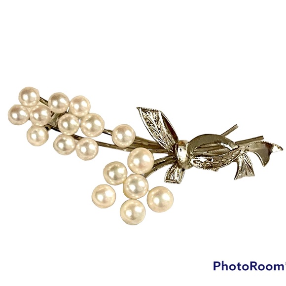 Jewelry - Sterling Silver Vintage Brooch W Genuine Cultured Pearls Floral Spray design
